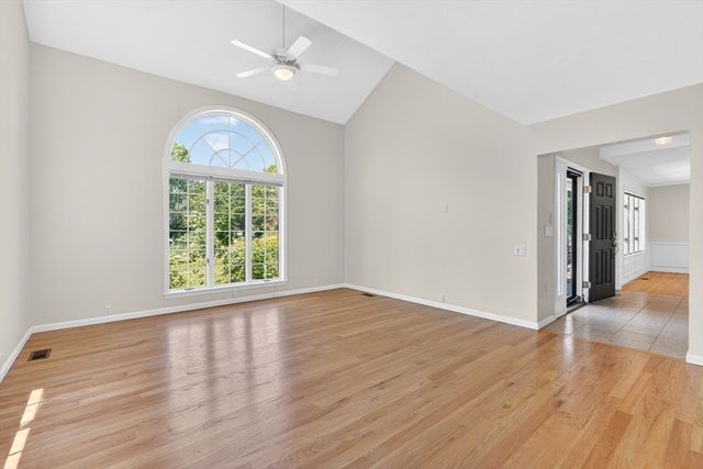 1 Punch Bowl Dr, Falmouth, MA 02540