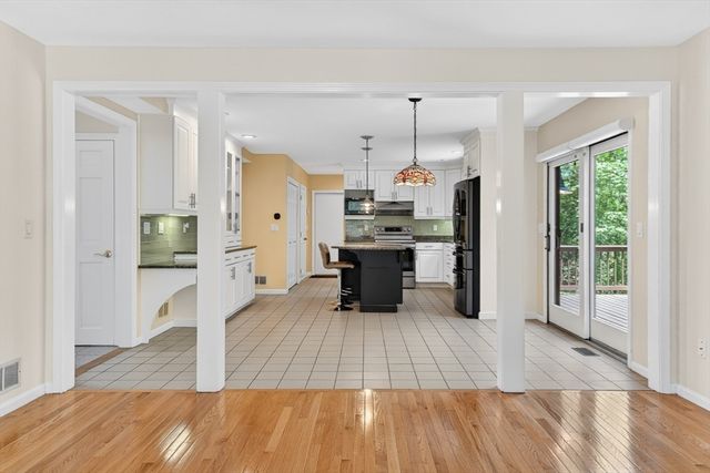 1 Punch Bowl Dr, Falmouth, MA 02540