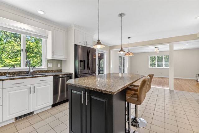 1 Punch Bowl Dr, Falmouth, MA 02540