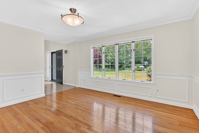 1 Punch Bowl Dr, Falmouth, MA 02540