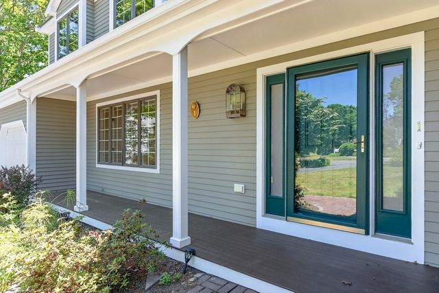 1 Punch Bowl Dr, Falmouth, MA 02540