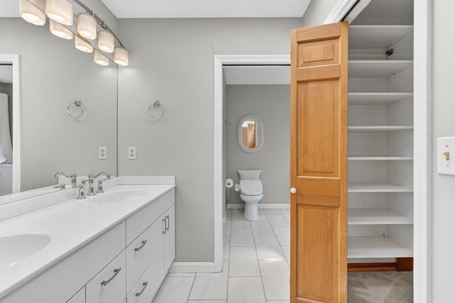1 Punch Bowl Dr, Falmouth, MA 02540