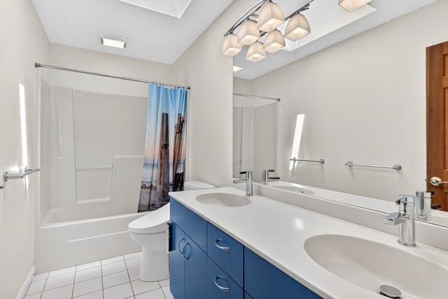 1 Punch Bowl Dr, Falmouth, MA 02540