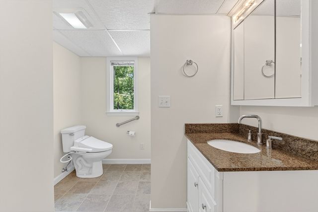 1 Punch Bowl Dr, Falmouth, MA 02540