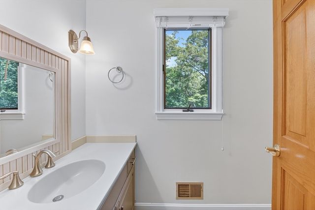 1 Punch Bowl Dr, Falmouth, MA 02540