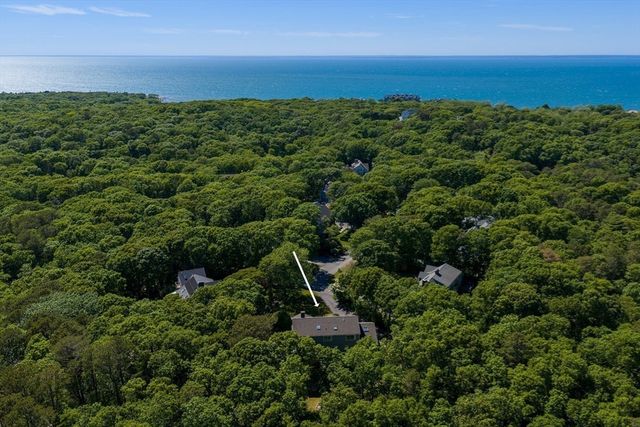 1 Punch Bowl Dr, Falmouth, MA 02540