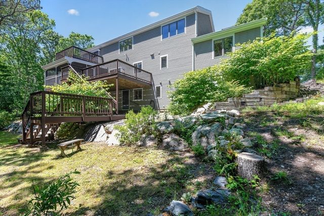 1 Punch Bowl Dr, Falmouth, MA 02540