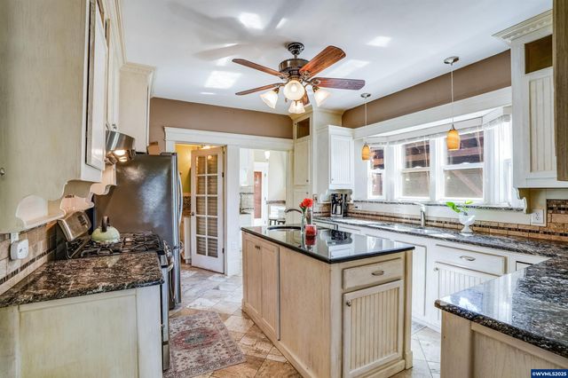 3795 Blossom Dr NE, Salem, OR 97305