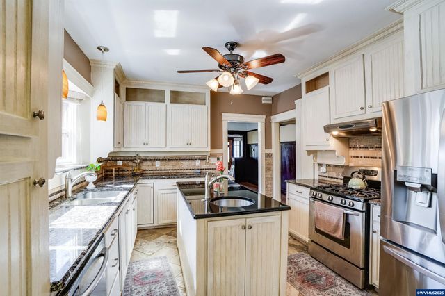 3795 Blossom Dr NE, Salem, OR 97305