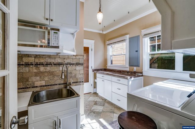 3795 Blossom Dr NE, Salem, OR 97305