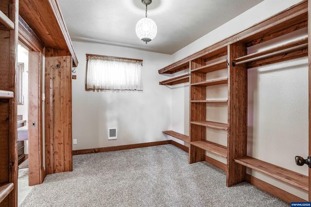 3795 Blossom Dr NE, Salem, OR 97305