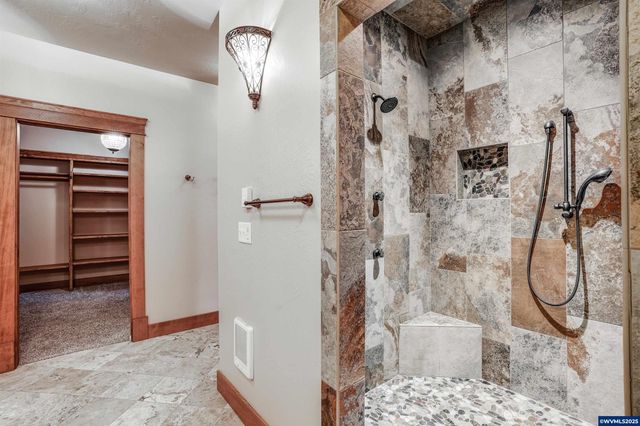 3795 Blossom Dr NE, Salem, OR 97305