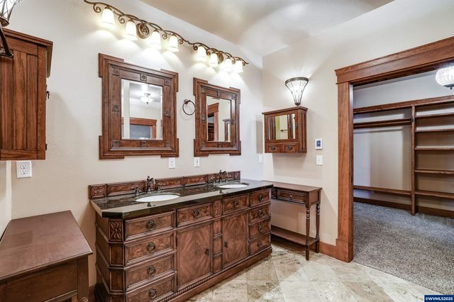 3795 Blossom Dr NE, Salem, OR 97305