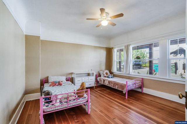 3795 Blossom Dr NE, Salem, OR 97305