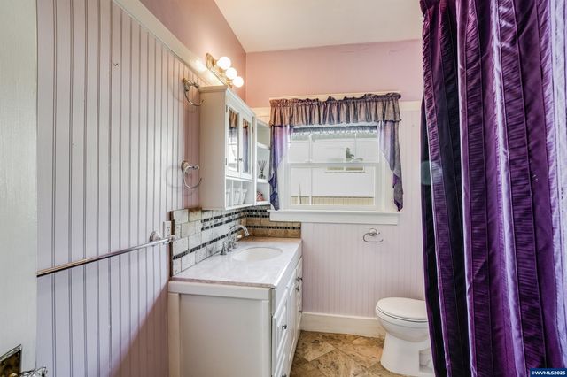 3795 Blossom Dr NE, Salem, OR 97305