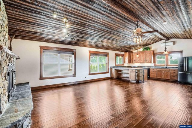 3795 Blossom Dr NE, Salem, OR 97305