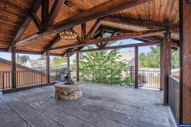 3795 Blossom Dr NE, Salem, OR 97305