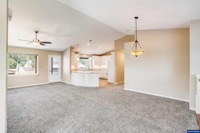 3795 Blossom Dr NE, Salem, OR 97305