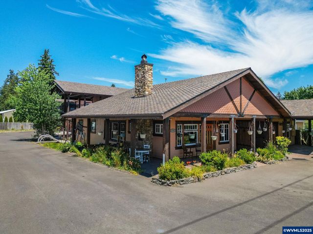 3795 Blossom Dr NE, Salem, OR 97305