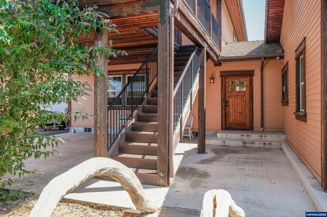 3795 Blossom Dr NE, Salem, OR 97305