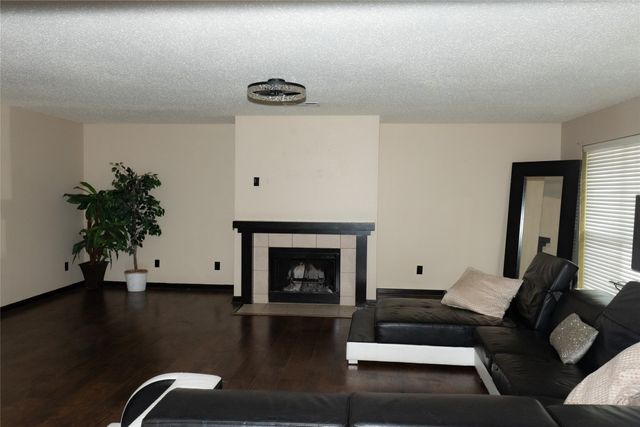 6920 DANIELDALE Drive, Fort Worth, TX 76137