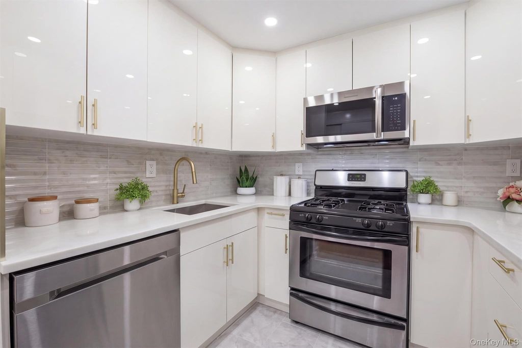 62-48 60th Place 1C, Ridgewood, NY 11385 — photo 3