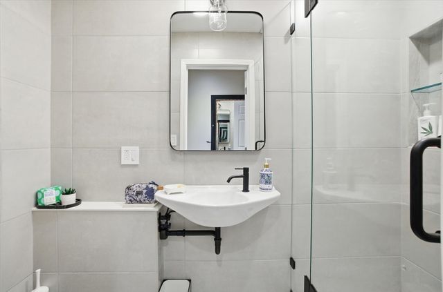 639 W Elm Street C, Chicago, IL 60610