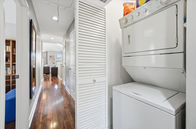 639 W Elm Street C, Chicago, IL 60610