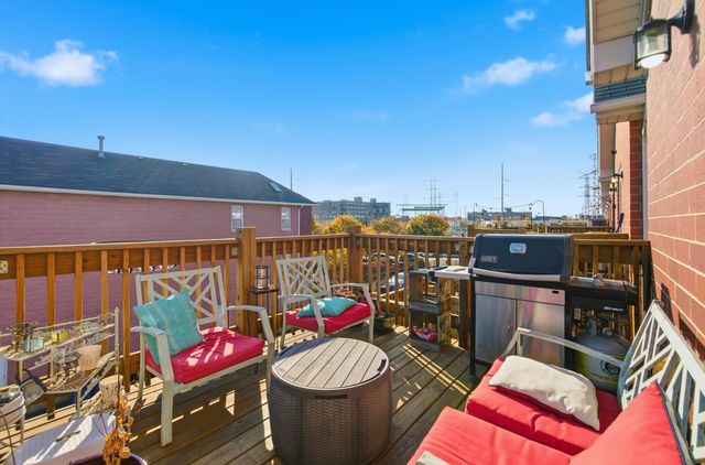 639 W Elm Street C, Chicago, IL 60610