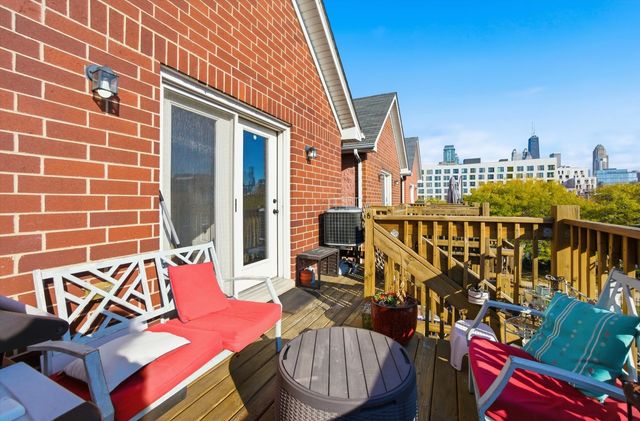 639 W Elm Street C, Chicago, IL 60610