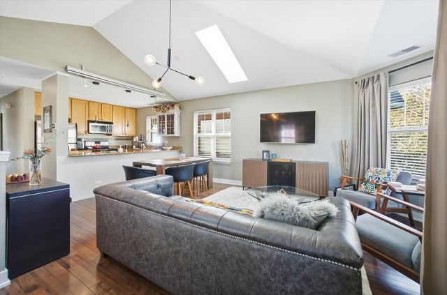 639 W Elm Street C, Chicago, IL 60610