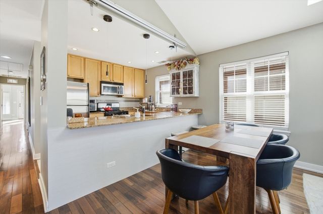 639 W Elm Street C, Chicago, IL 60610