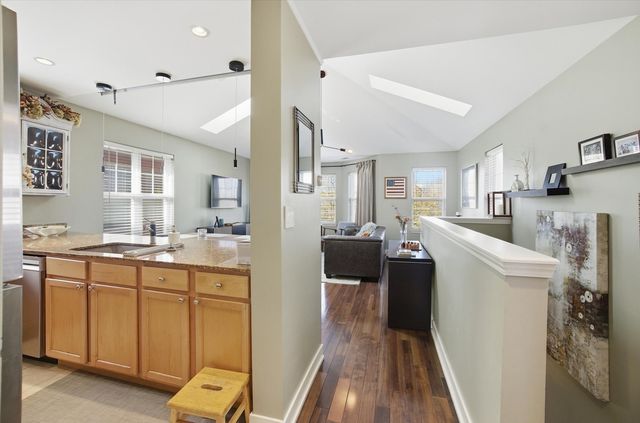 639 W Elm Street C, Chicago, IL 60610