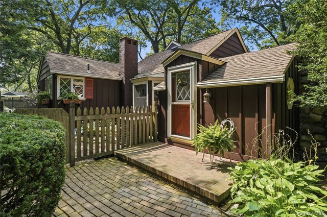 481 Ackerson Boulevard, Brightwaters, NY 11718