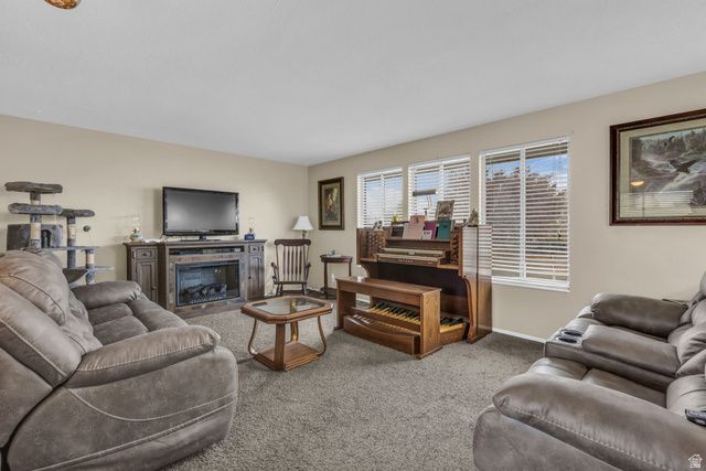 1118 N 575 W, Clinton, UT 84015