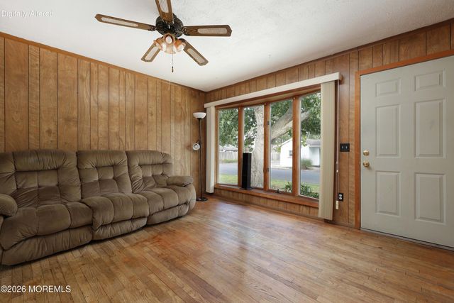560 Bradley Boulevard, Toms River, NJ 08753