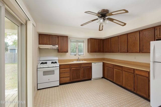 560 Bradley Boulevard, Toms River, NJ 08753