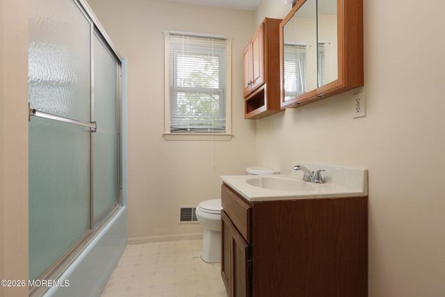 560 Bradley Boulevard, Toms River, NJ 08753
