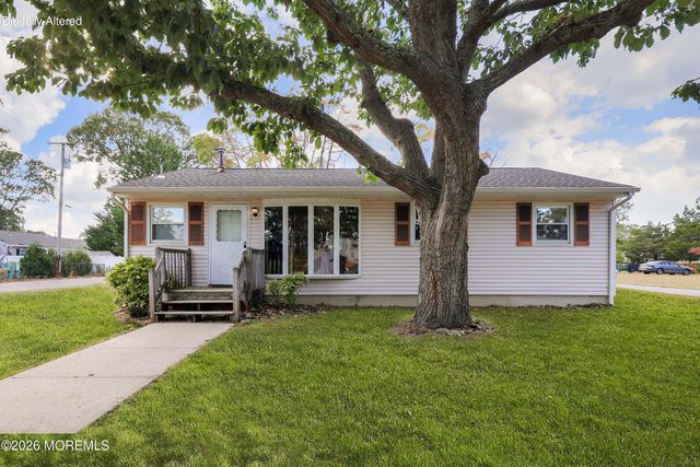 560 Bradley Boulevard, Toms River, NJ 08753