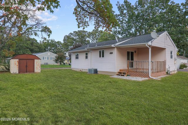 560 Bradley Boulevard, Toms River, NJ 08753