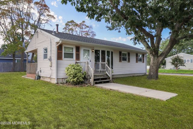 560 Bradley Boulevard, Toms River, NJ 08753