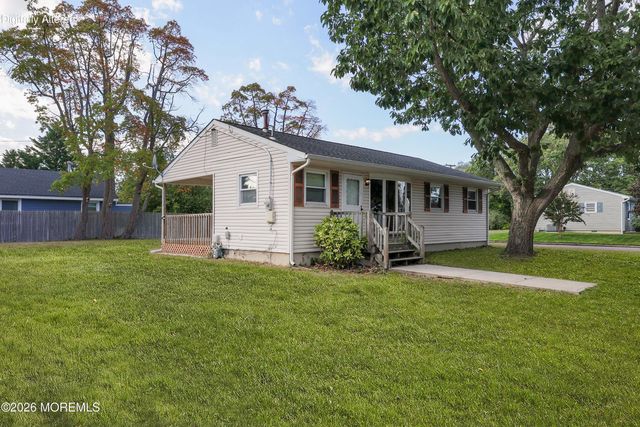 560 Bradley Boulevard, Toms River, NJ 08753