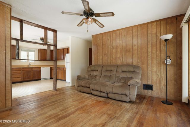 560 Bradley Boulevard, Toms River, NJ 08753