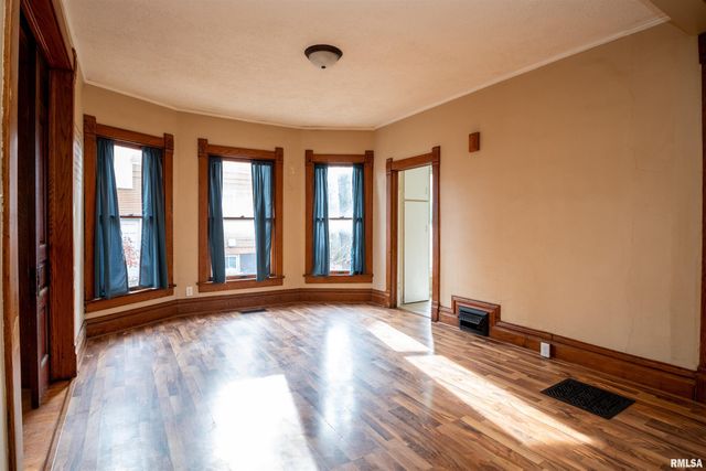 1633 N PEORIA Avenue, Peoria, IL 61603