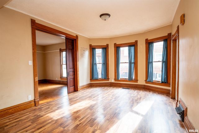 1633 N PEORIA Avenue, Peoria, IL 61603