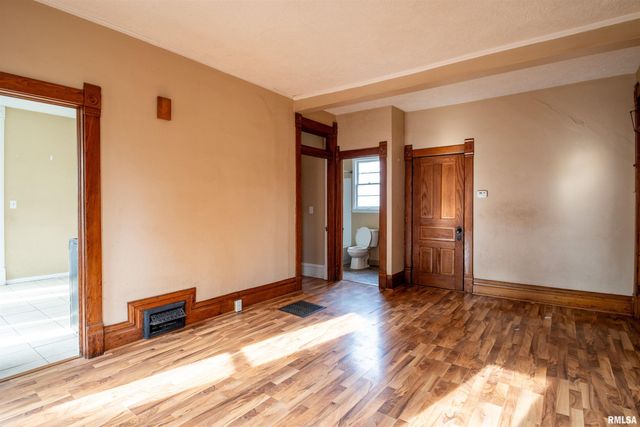 1633 N PEORIA Avenue, Peoria, IL 61603