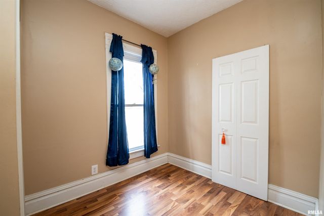 1633 N PEORIA Avenue, Peoria, IL 61603