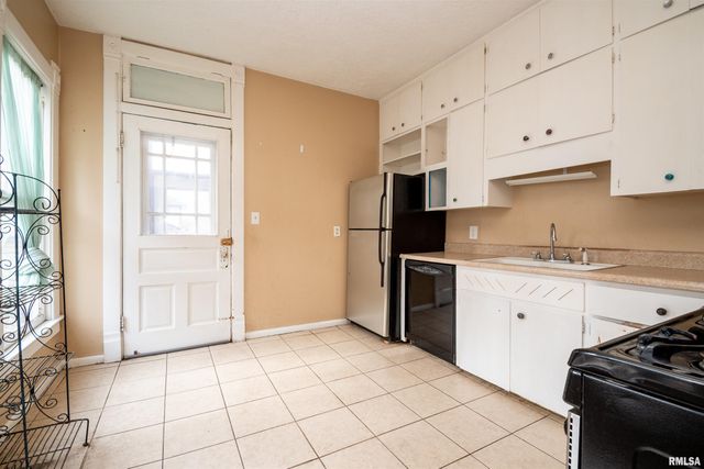 1633 N PEORIA Avenue, Peoria, IL 61603