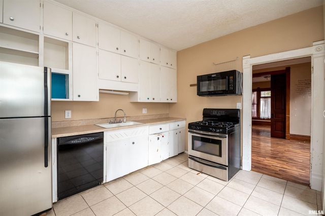 1633 N PEORIA Avenue, Peoria, IL 61603