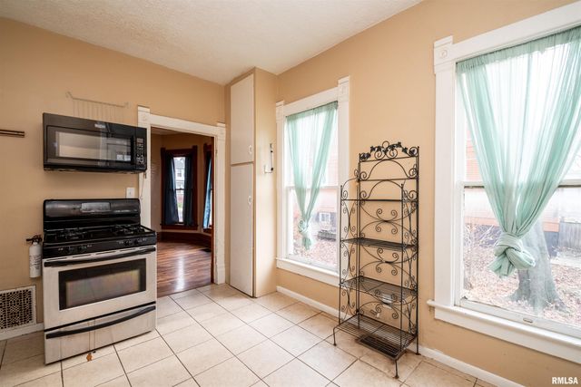 1633 N PEORIA Avenue, Peoria, IL 61603